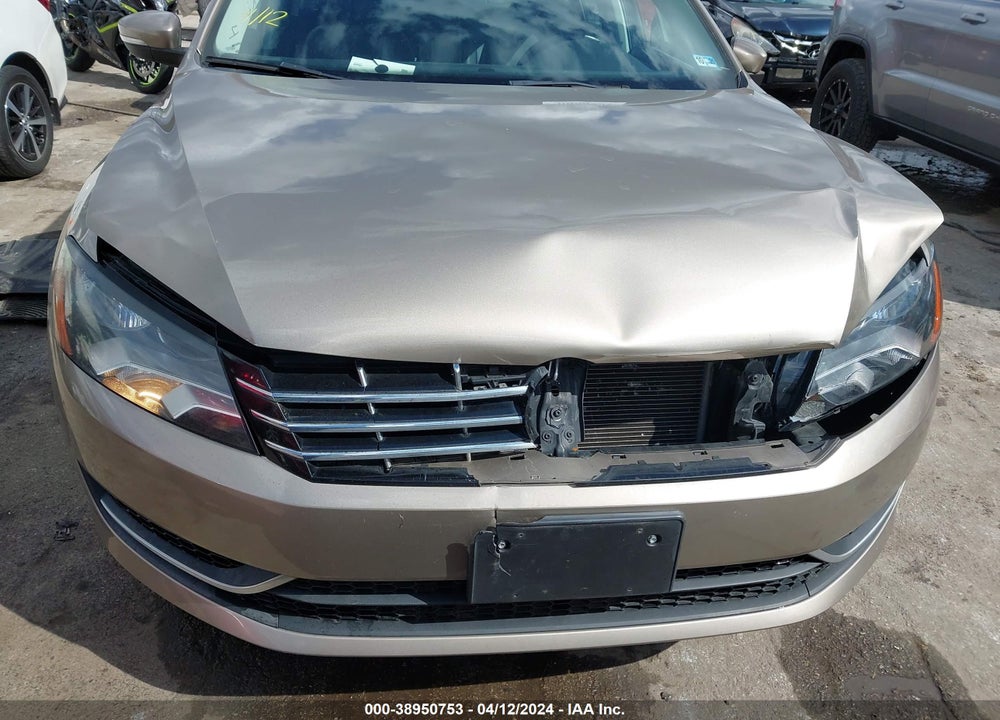 2015 VOLKSWAGEN PASSAT 2.0L TDI SE VIN: 1VWBV7A38FC015667