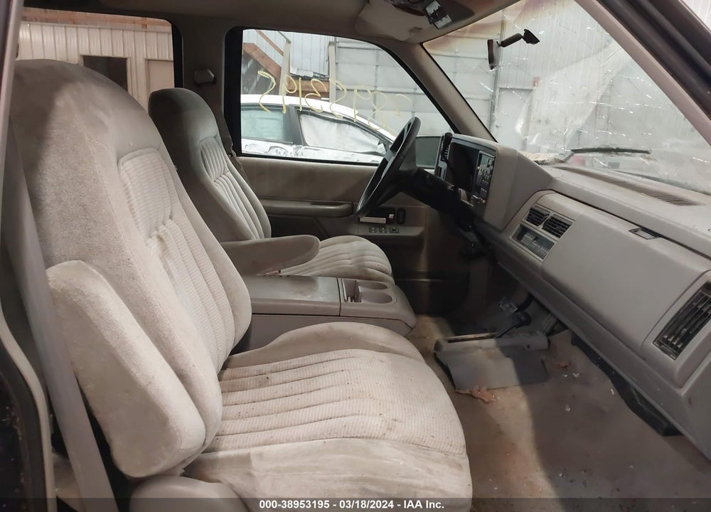 1993 CHEVROLET SUBURBAN K1500 VIN: 1GNFK16K3PJ375167
