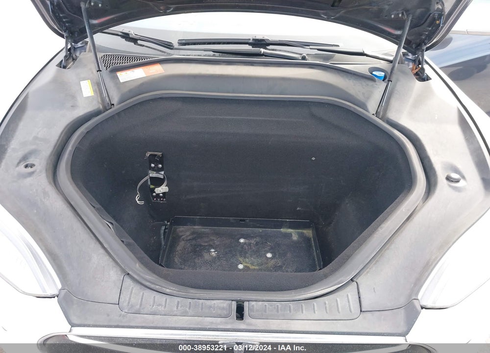 2015 TESLA MODEL S 85D/P85D VIN: 5YJSA1H48FF084775