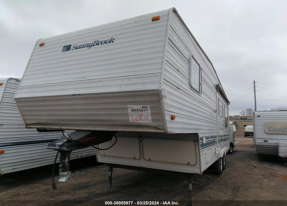 1998 SUN NYBROOK VIN: 4UBBS0M23W1Z09863