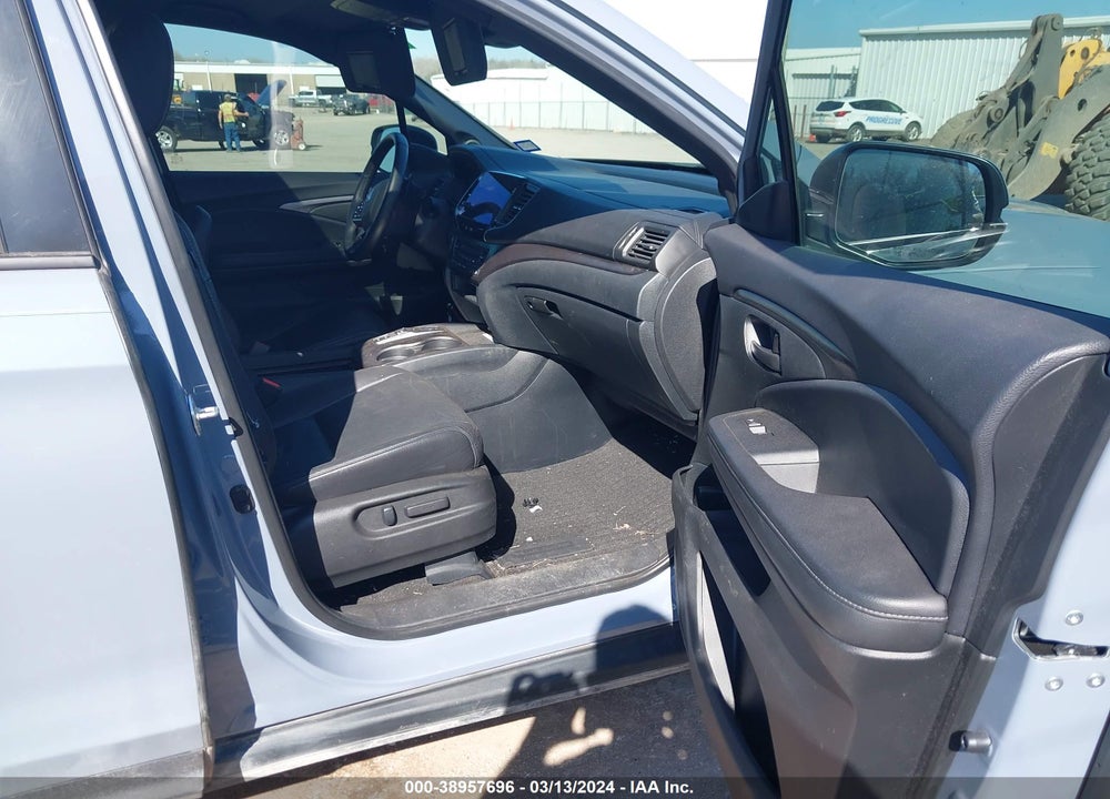2023 HONDA PASSPORT AWD EX-L VIN: 5FNYF8H58PB000243