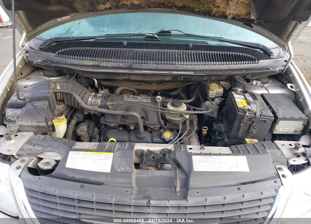 2004 CHRYSLER TOWN & COUNTRY VIN: 2C8GT54L74R526126