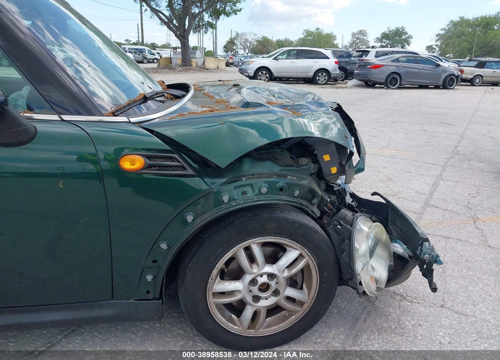 2013 MINI HARDTOP COOPER VIN: WMWSU3C53DT375632