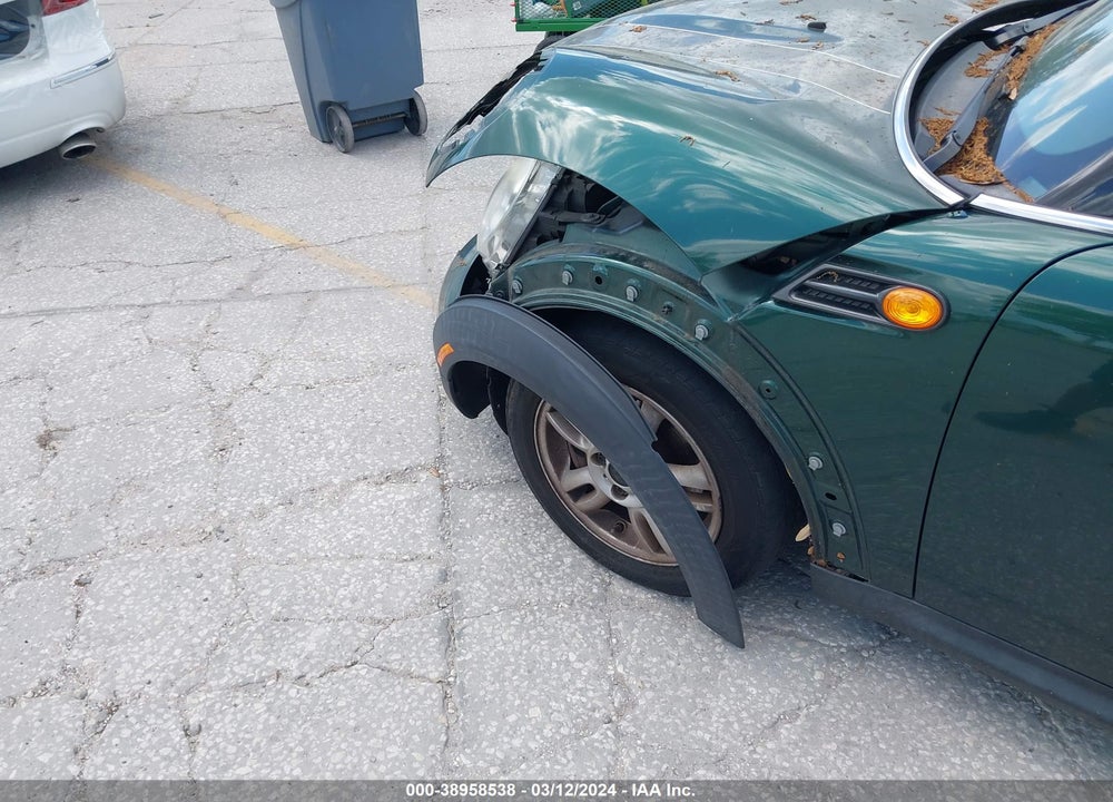 2013 MINI HARDTOP COOPER VIN: WMWSU3C53DT375632