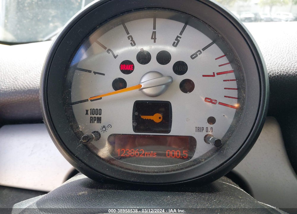 2013 MINI HARDTOP COOPER VIN: WMWSU3C53DT375632
