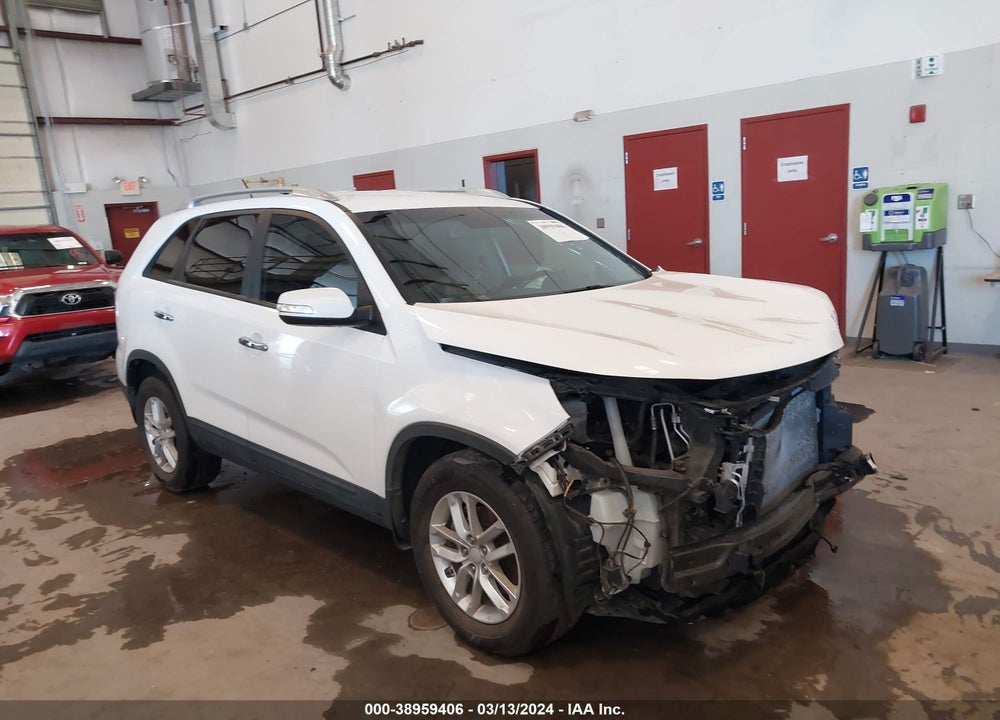 2015 KIA SORENTO LX VIN: 5XYKT4A67FG659156