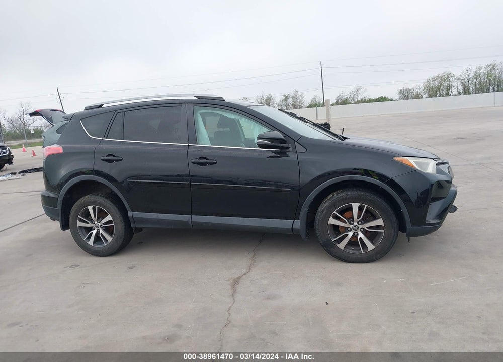 2017 TOYOTA RAV4 XLE VIN: 2T3RFREV8HW641936