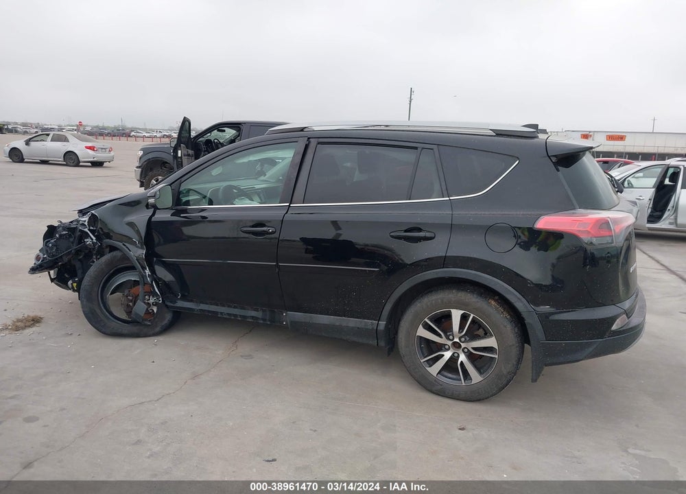 2017 TOYOTA RAV4 XLE VIN: 2T3RFREV8HW641936