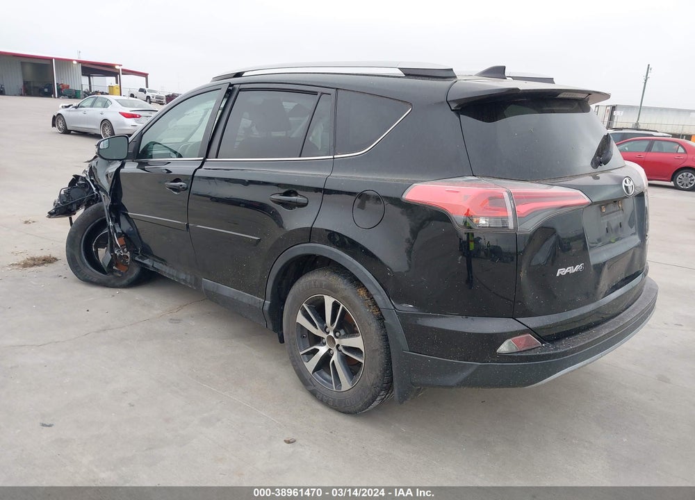 2017 TOYOTA RAV4 XLE VIN: 2T3RFREV8HW641936