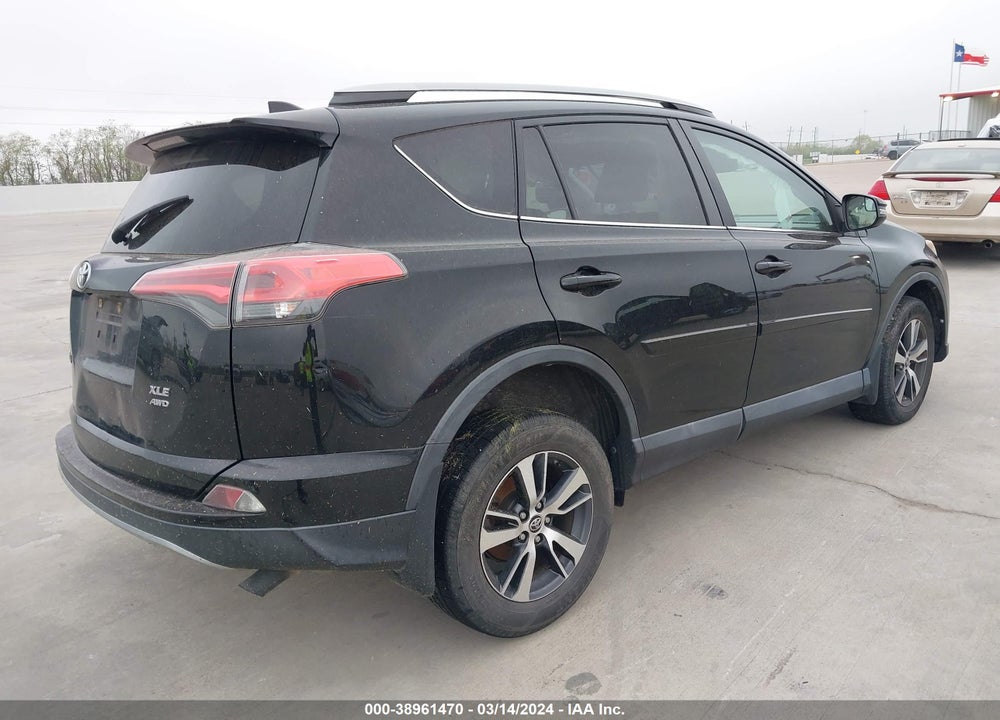 2017 TOYOTA RAV4 XLE VIN: 2T3RFREV8HW641936