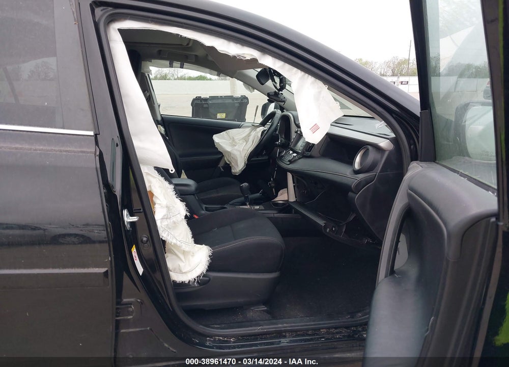 2017 TOYOTA RAV4 XLE VIN: 2T3RFREV8HW641936