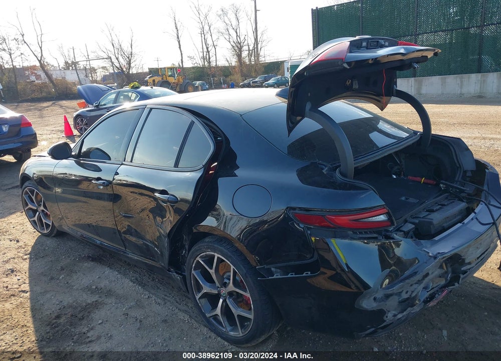 2018 ALFA ROMEO GIULIA TI SPORT AWD VIN: ZARFAEEN5J7577551