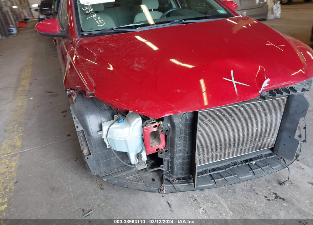 2018 HYUNDAI ELANTRA SE VIN: KMHD74LF2JU580894