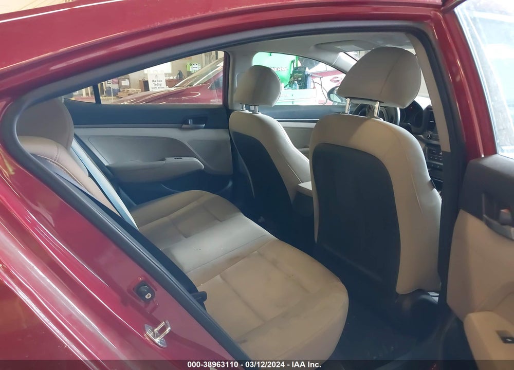 2018 HYUNDAI ELANTRA SE VIN: KMHD74LF2JU580894
