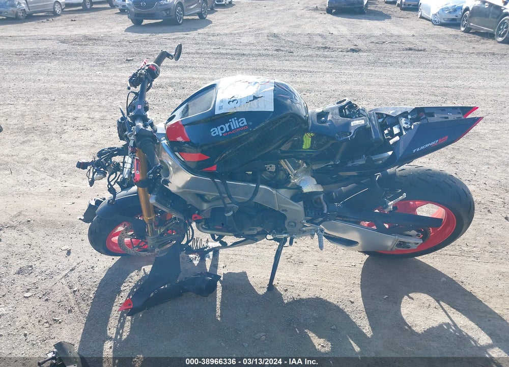 2021 APRILIA TUONO V4 FACTORY VIN: ZD4KZUB05MS000237