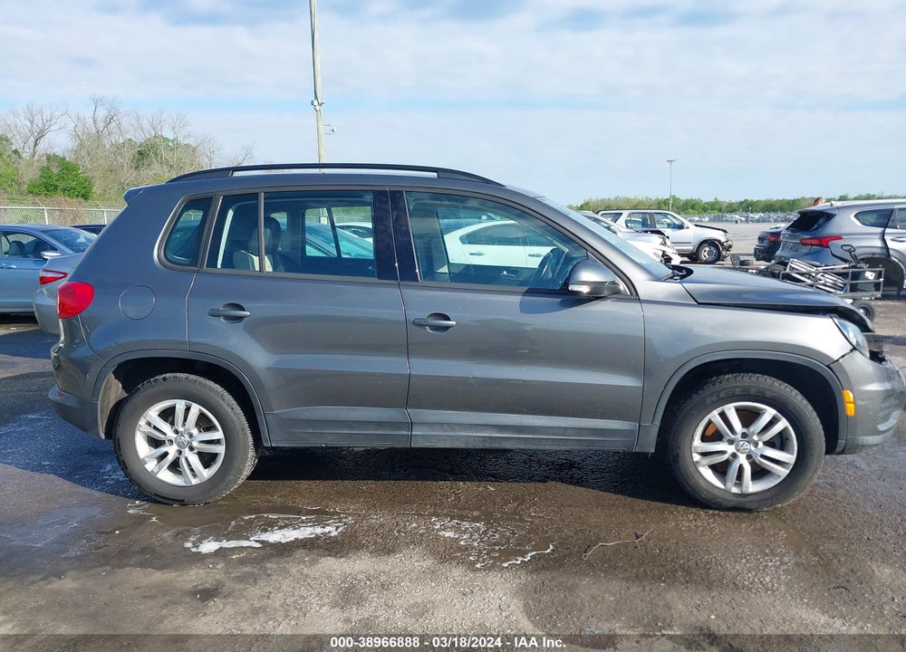 2016 VOLKSWAGEN TIGUAN S VIN: WVGAV7AX0GW585059