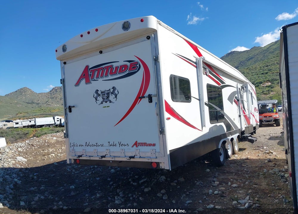 2015 ECLIPSE ATTITUDE VIN: 5LZBE323XFR012473