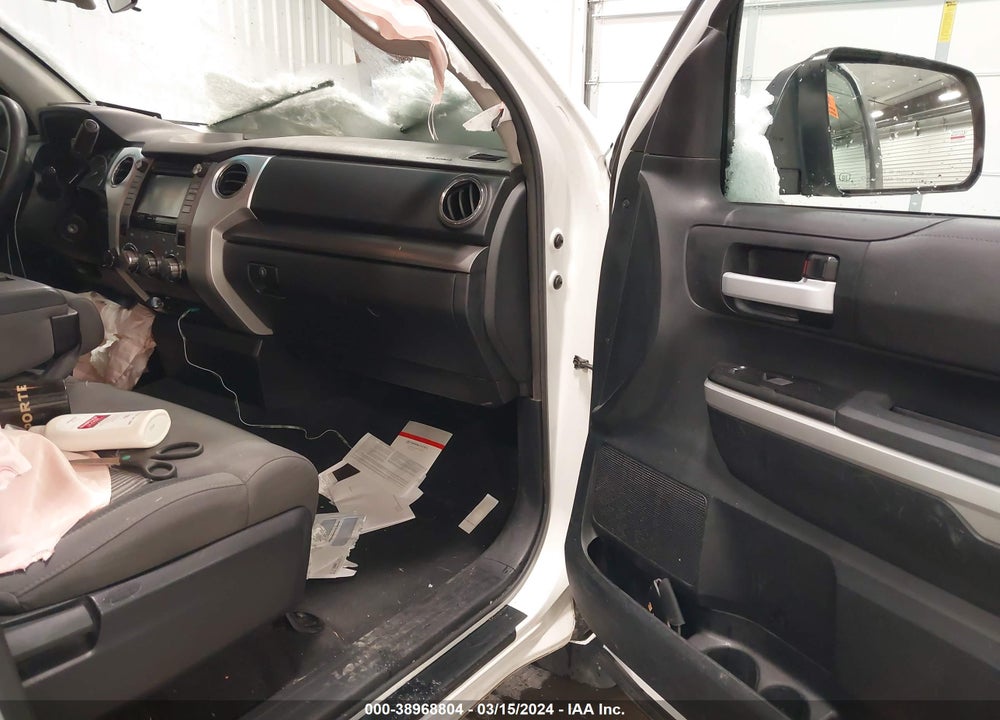 2017 TOYOTA TUNDRA SR5 5.7L V8 VIN: 5TFUW5F14HX602478