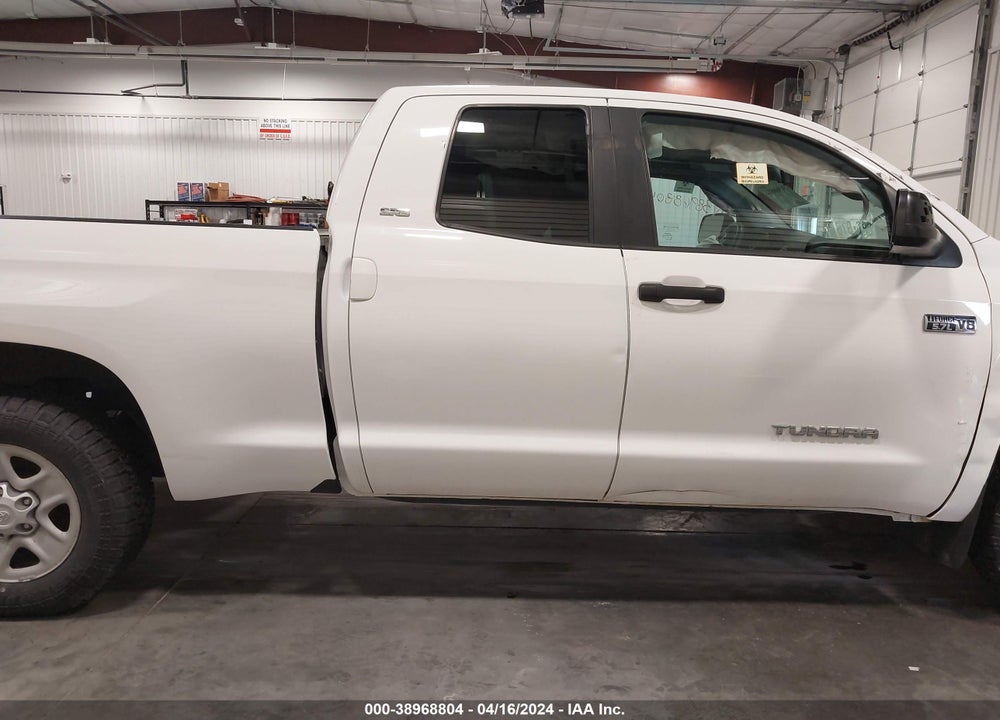2017 TOYOTA TUNDRA SR5 5.7L V8 VIN: 5TFUW5F14HX602478