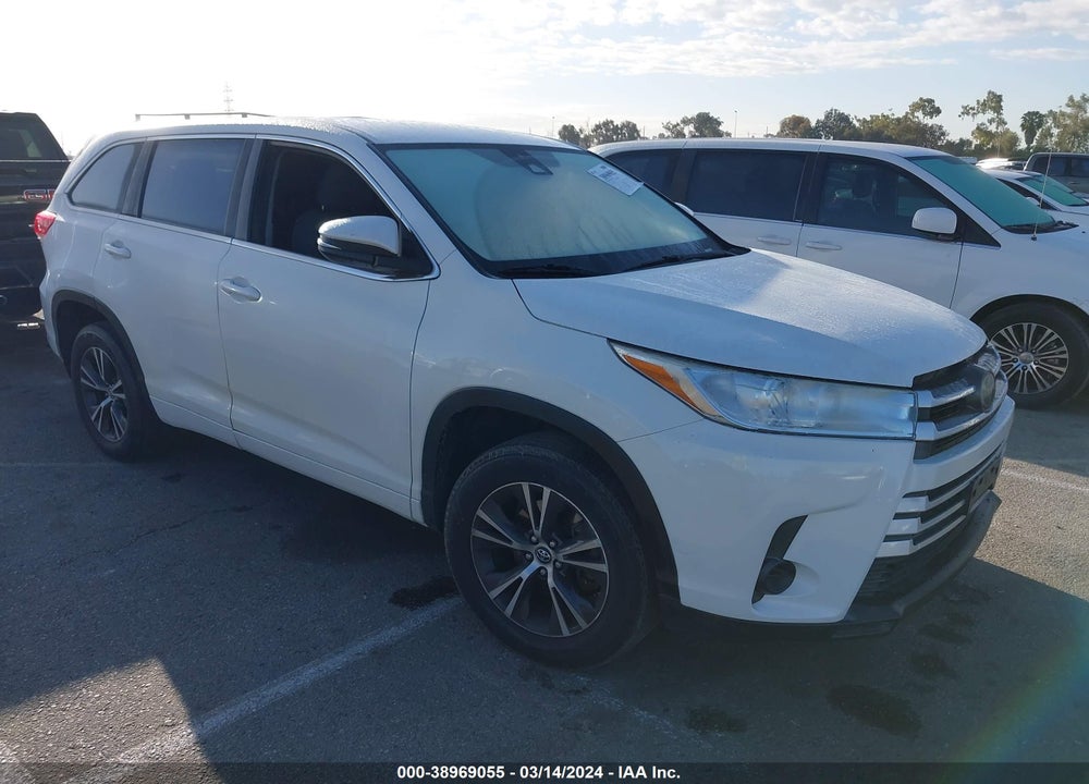 2018 TOYOTA HIGHLANDER LE VIN: 5TDZARFH2JS039547