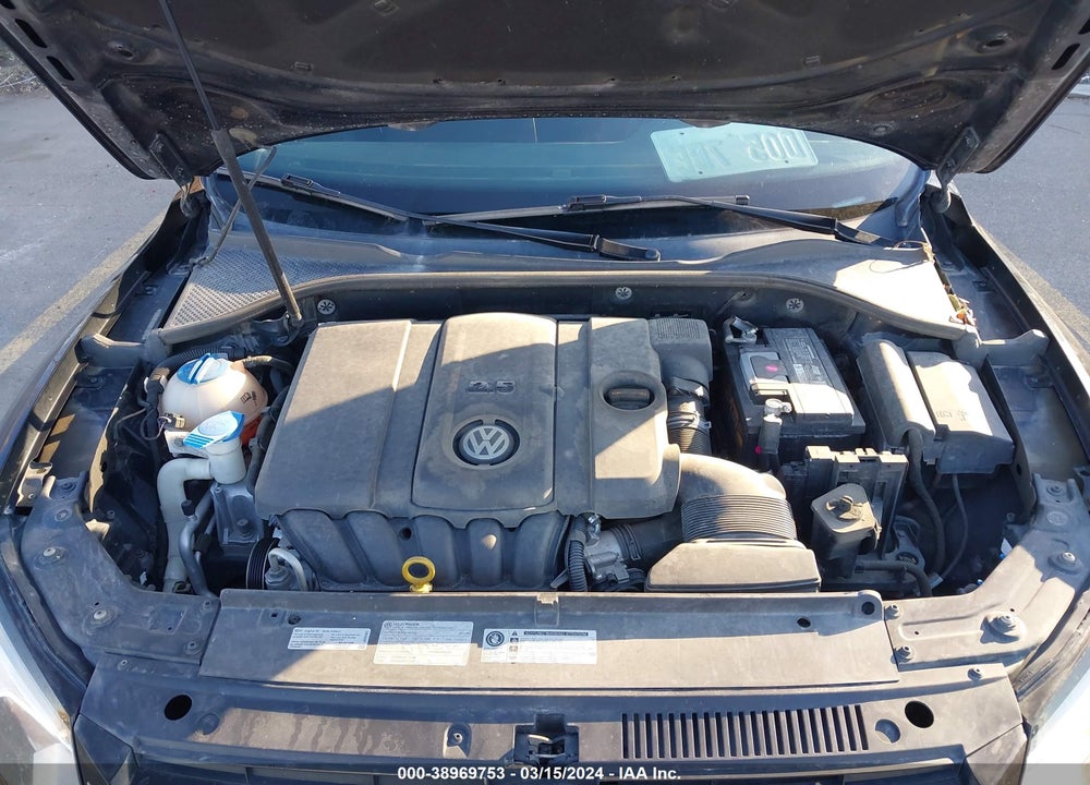 2013 VOLKSWAGEN PASSAT 2.5L S VIN: 1VWAH7A39DC150785