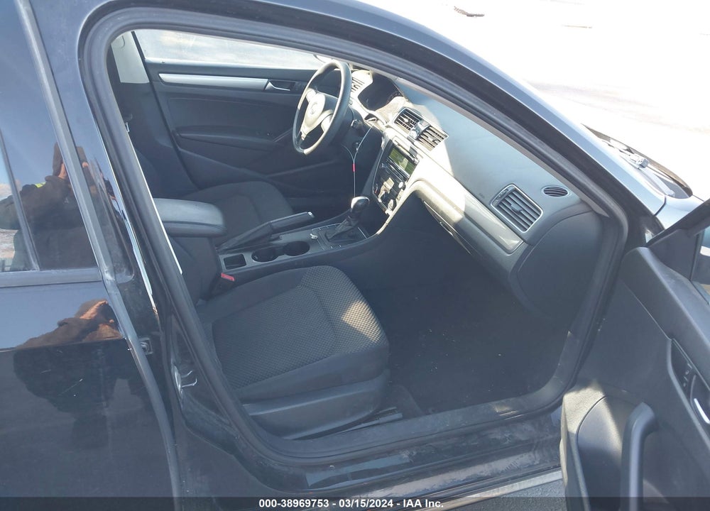 2013 VOLKSWAGEN PASSAT 2.5L S VIN: 1VWAH7A39DC150785