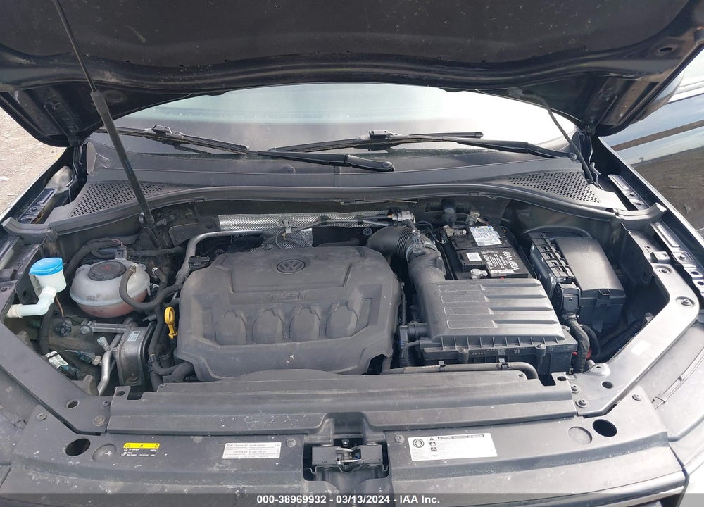 2018 VOLKSWAGEN TIGUAN VIN: 3VV1B7AX7JM013461