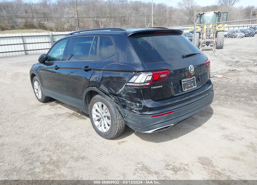 2018 VOLKSWAGEN TIGUAN VIN: 3VV1B7AX7JM013461