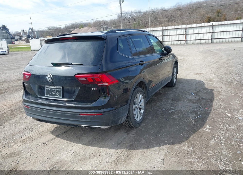 2018 VOLKSWAGEN TIGUAN VIN: 3VV1B7AX7JM013461