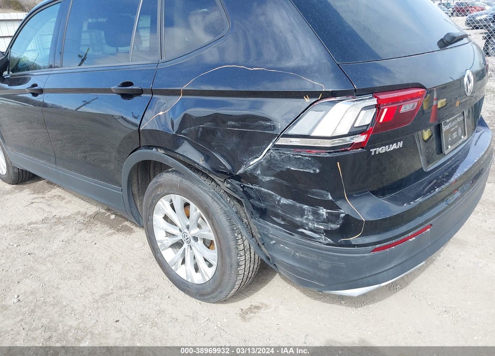 2018 VOLKSWAGEN TIGUAN VIN: 3VV1B7AX7JM013461