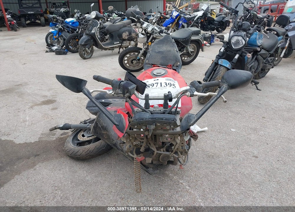 2015 YAMAHA FZ6 R VIN: JYARJ18E3FA014211