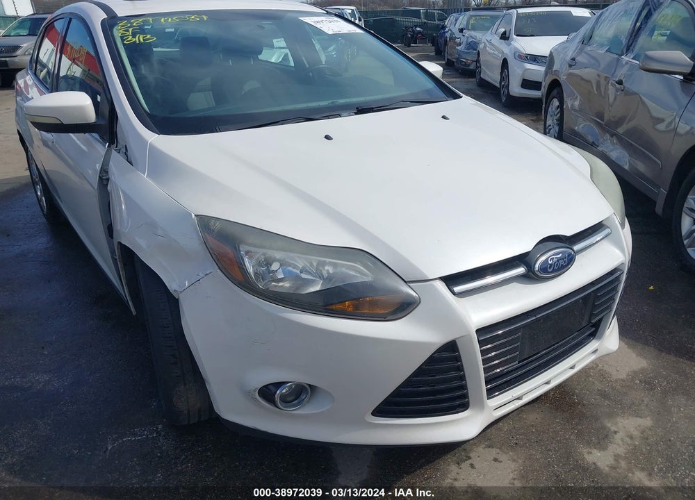 2014 FORD FOCUS TITANIUM VIN: 1FADP3J23EL189558
