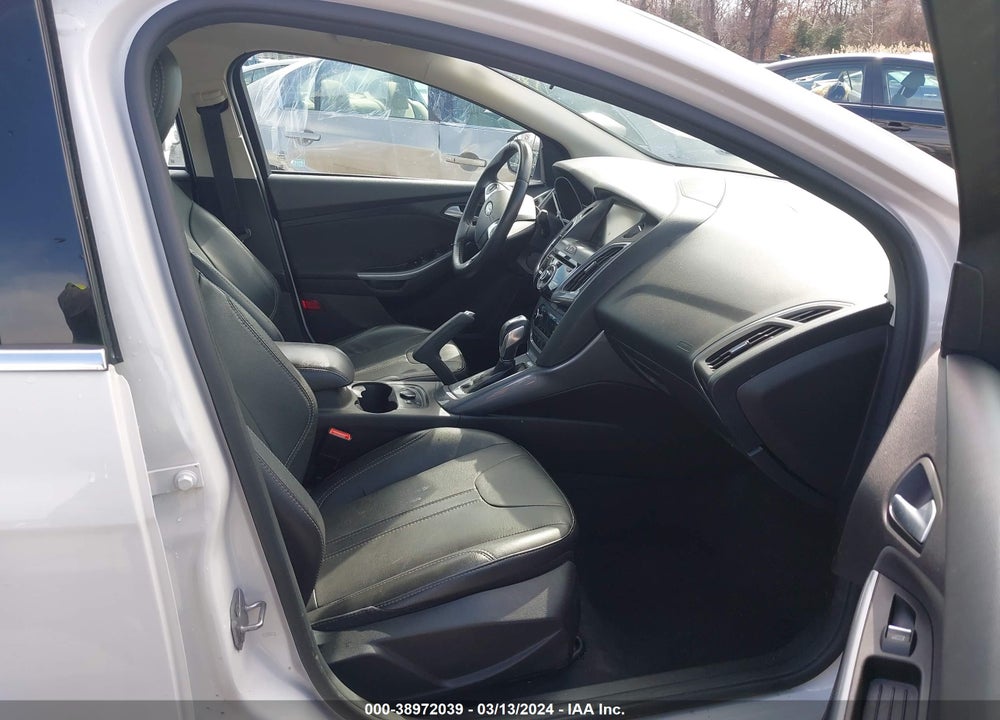 2014 FORD FOCUS TITANIUM VIN: 1FADP3J23EL189558