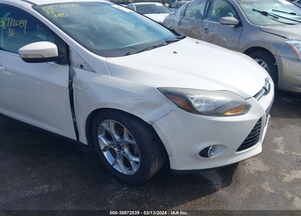 2014 FORD FOCUS TITANIUM VIN: 1FADP3J23EL189558
