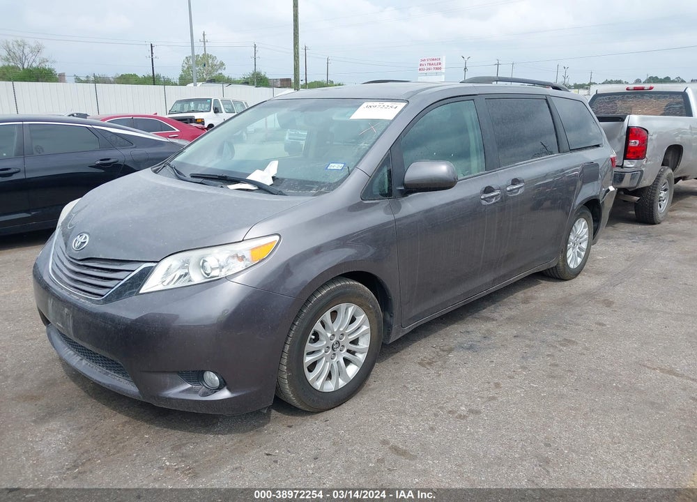 2017 TOYOTA SIENNA XLE 8 PASSENGER VIN: 5TDYZ3DC4HS891322