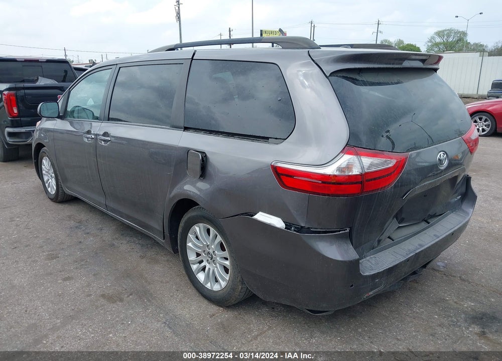 2017 TOYOTA SIENNA XLE 8 PASSENGER VIN: 5TDYZ3DC4HS891322