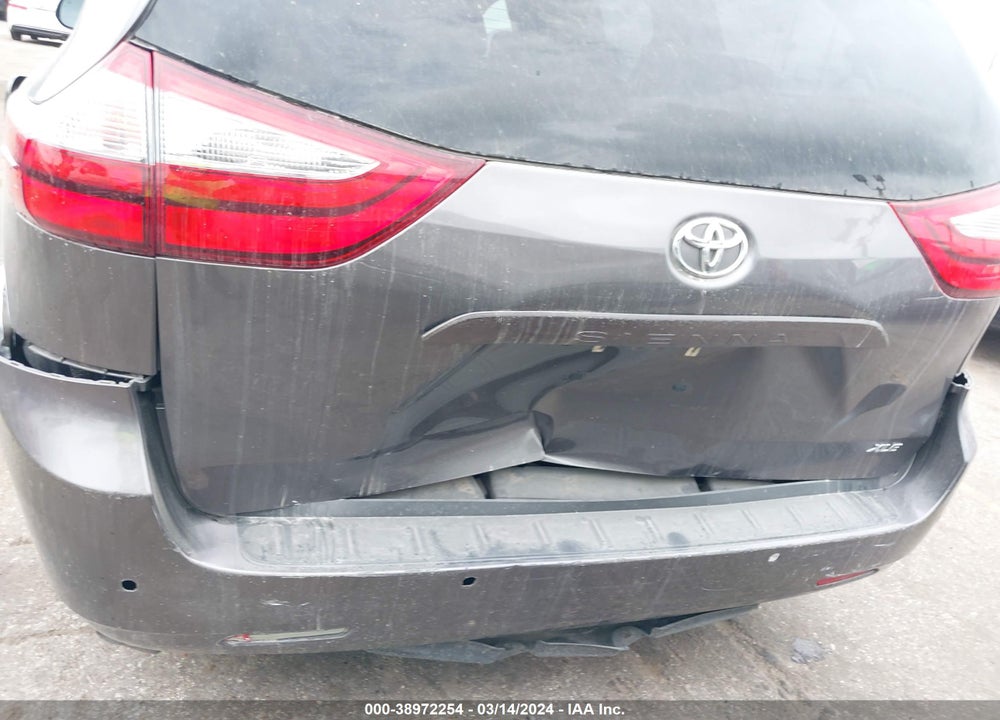 2017 TOYOTA SIENNA XLE 8 PASSENGER VIN: 5TDYZ3DC4HS891322