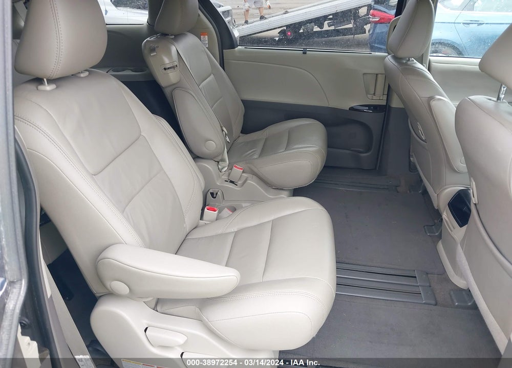 2017 TOYOTA SIENNA XLE 8 PASSENGER VIN: 5TDYZ3DC4HS891322