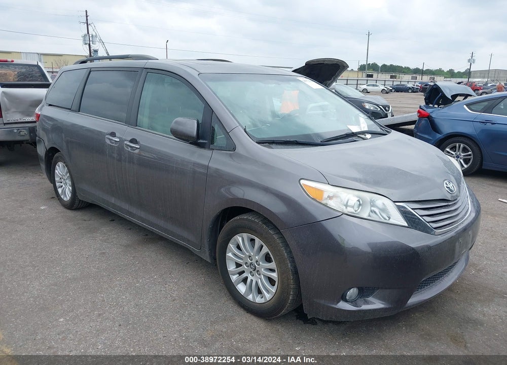 2017 TOYOTA SIENNA XLE 8 PASSENGER VIN: 5TDYZ3DC4HS891322