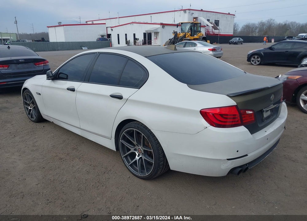 2011 BMW 528I VIN: WBAFR1C55BC260826