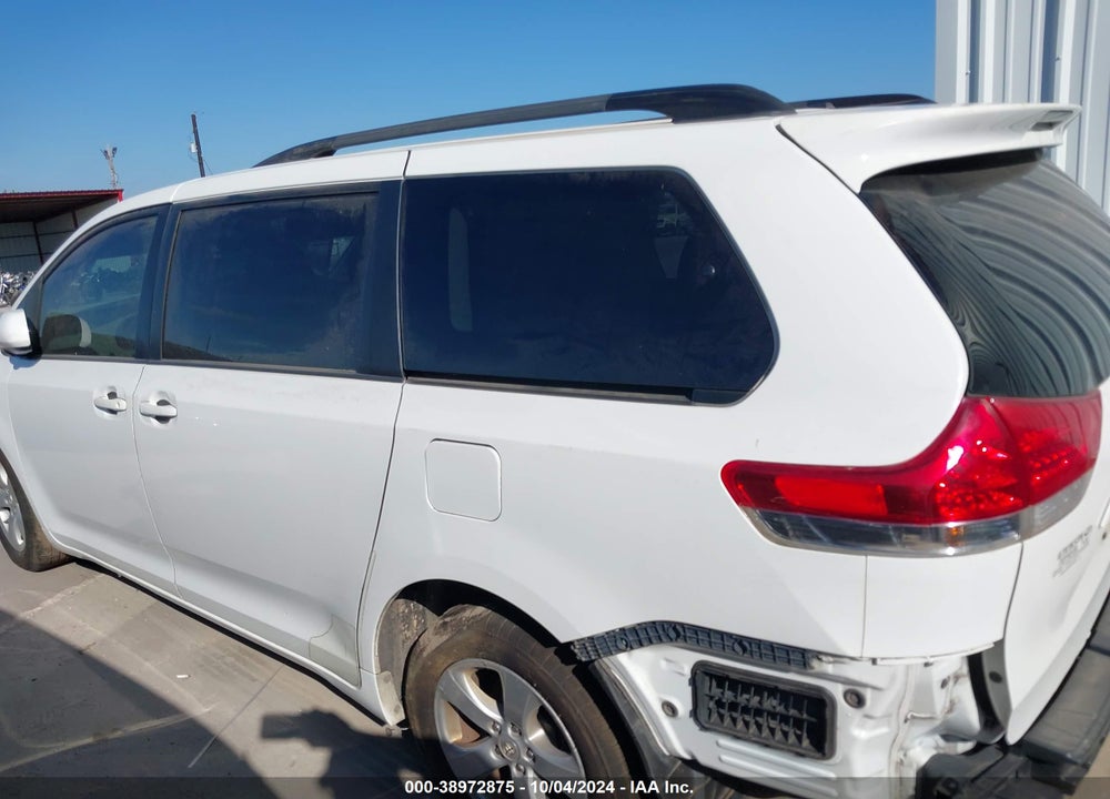 2014 TOYOTA SIENNA LE V6 8 PASSENGER VIN: 5TDKK3DC8ES423647