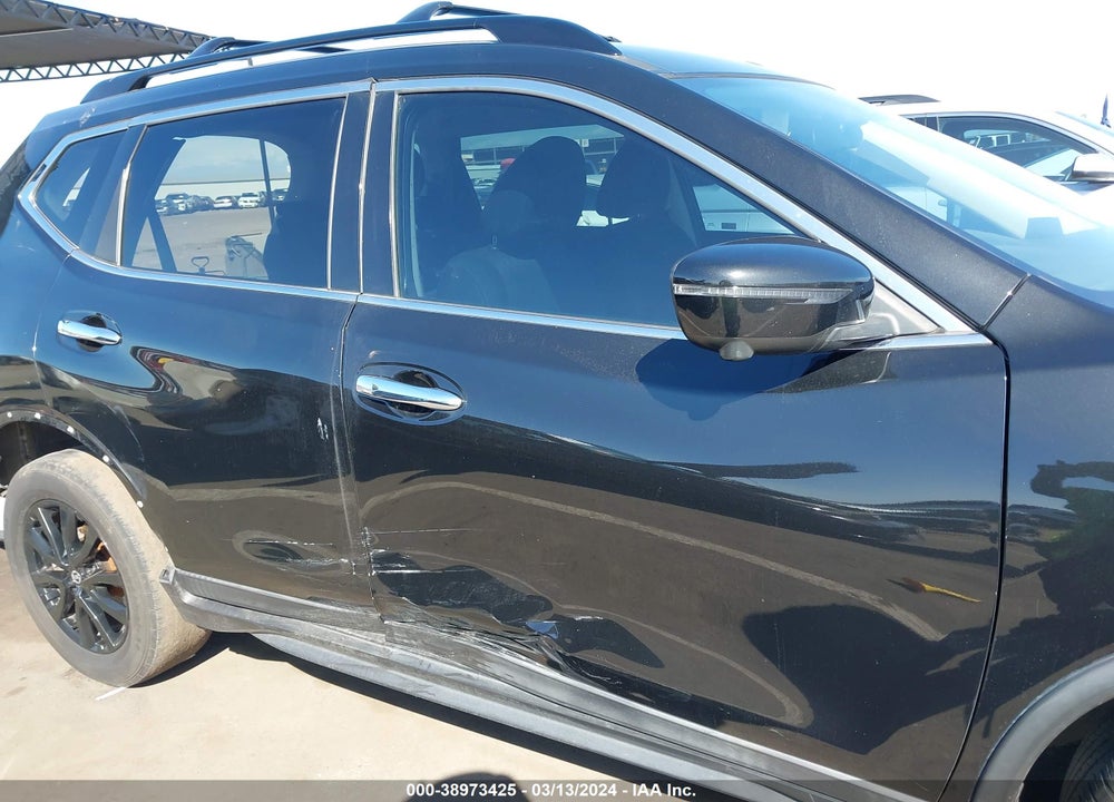 2018 NISSAN ROGUE SV VIN: 5N1AT2MT6JC746394