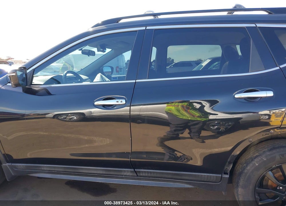 2018 NISSAN ROGUE SV VIN: 5N1AT2MT6JC746394