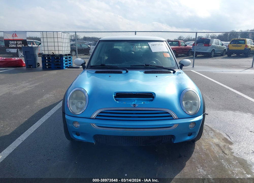 2002 MINI COOPER S VIN: WMWRE33482TD53225