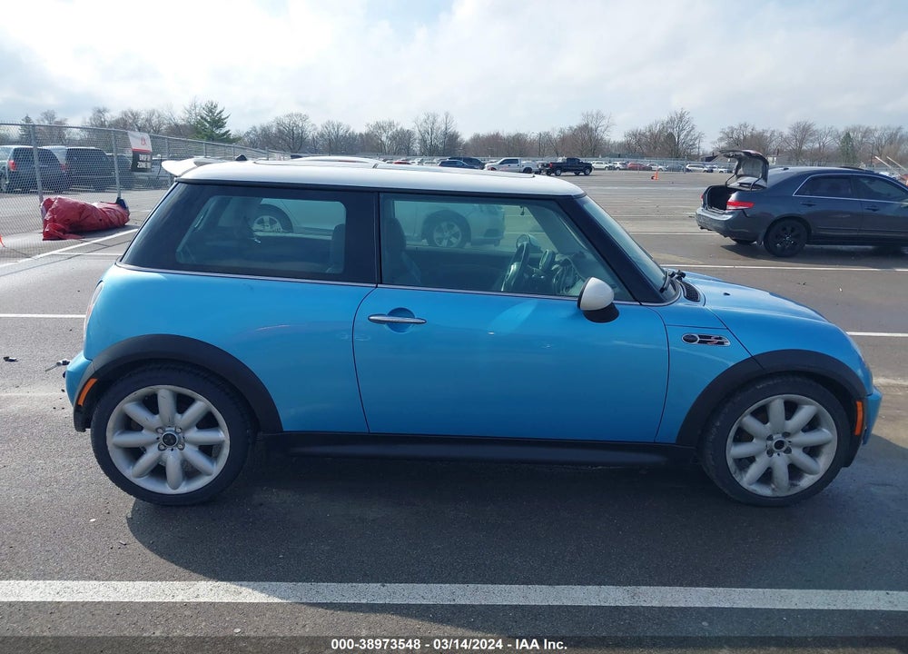 2002 MINI COOPER S VIN: WMWRE33482TD53225