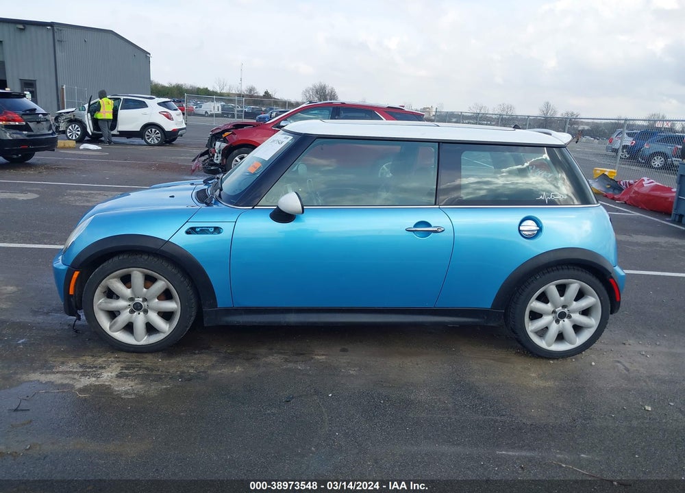 2002 MINI COOPER S VIN: WMWRE33482TD53225