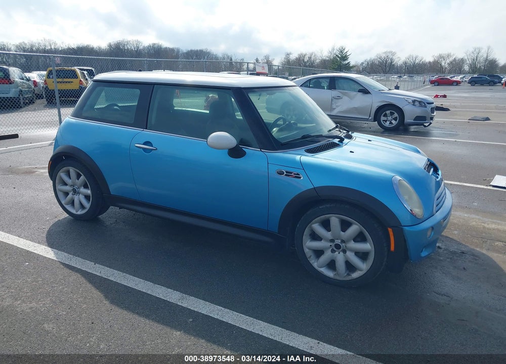 2002 MINI COOPER S VIN: WMWRE33482TD53225