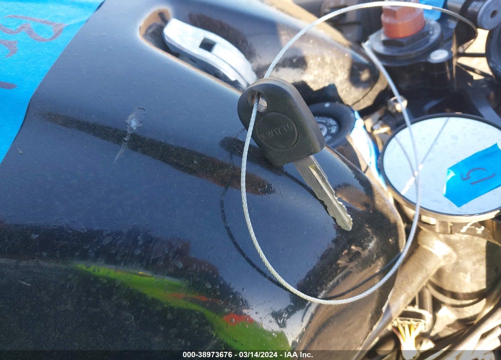 2005 DUCATI M600 VIN: ZDM1RA2K15B067589