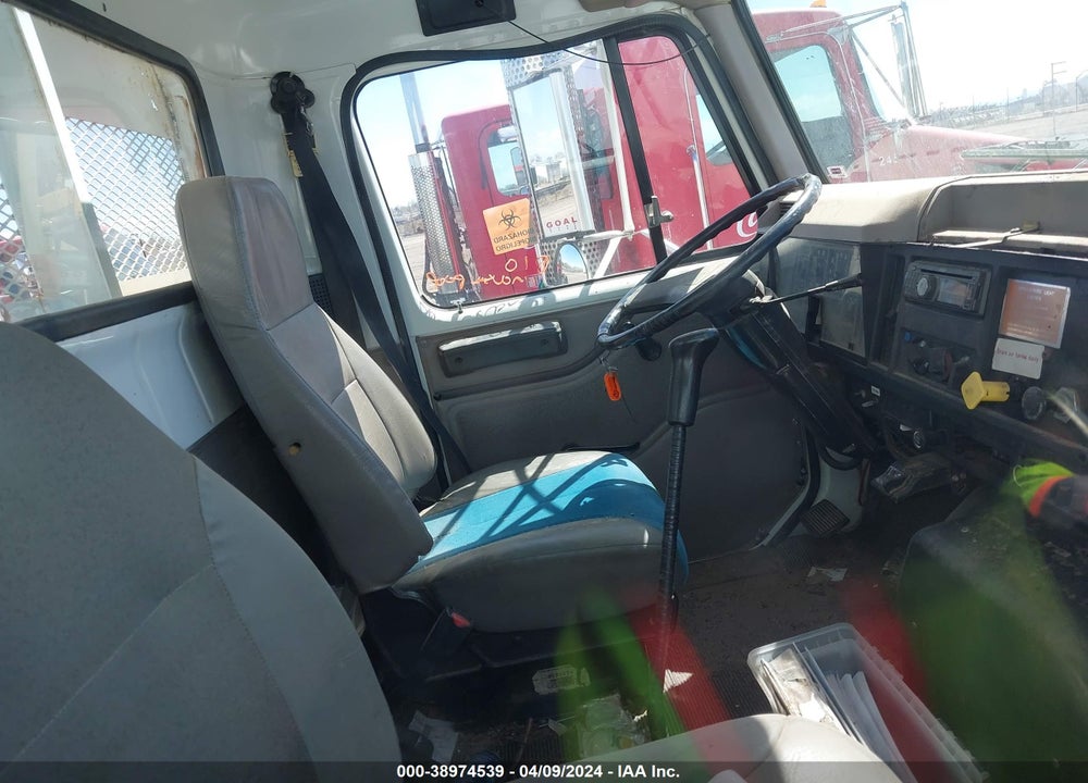 1999 INTERNATIONAL 4000 4700 VIN: 1HTSCAAN1XH586593