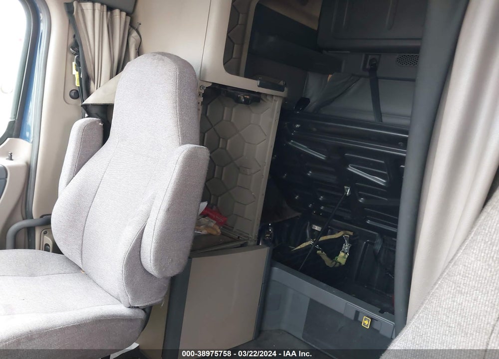 2018 FREIGHTLINER CASCADIA 125 VIN: 1FUJGLDR4JLJH9433